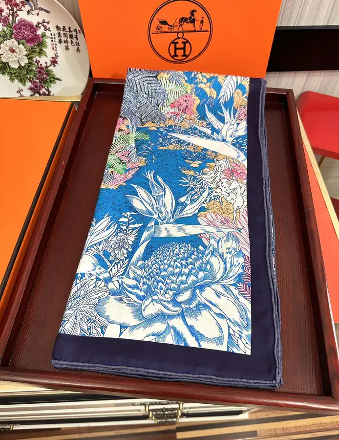 Ames 2024 New Arrival Silk Scarf Elegant and Timeless Design