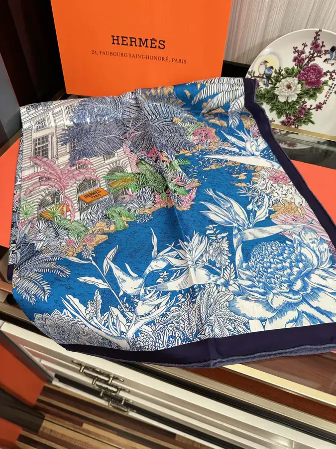Ames 2024 New Arrival Silk Scarf Elegant and Timeless Design