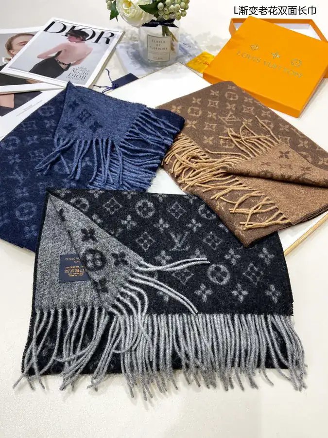 L Gradient Monogram Double sided Scarf Elegant and Trendy