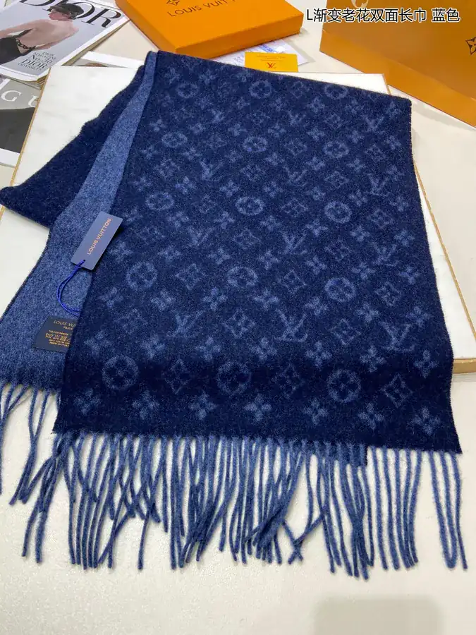 L Gradient Monogram Double sided Scarf Elegant and Trendy