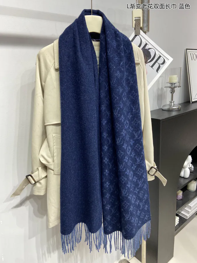 L Gradient Monogram Double sided Scarf Elegant and Trendy