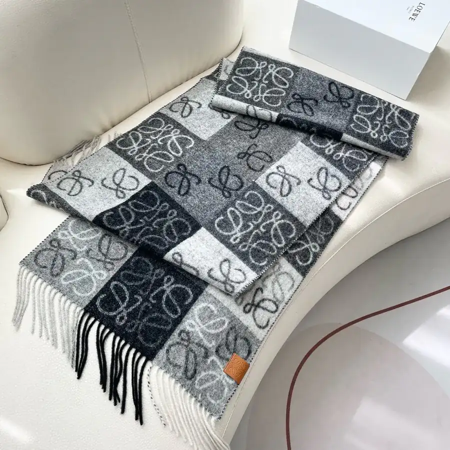 LW Stripe Scarf Classic Logo Design