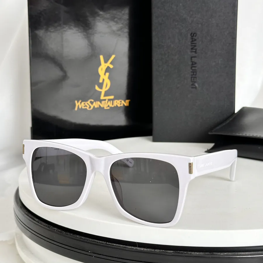 SAINT LAUREN SL556 Sleek and Modern Design
