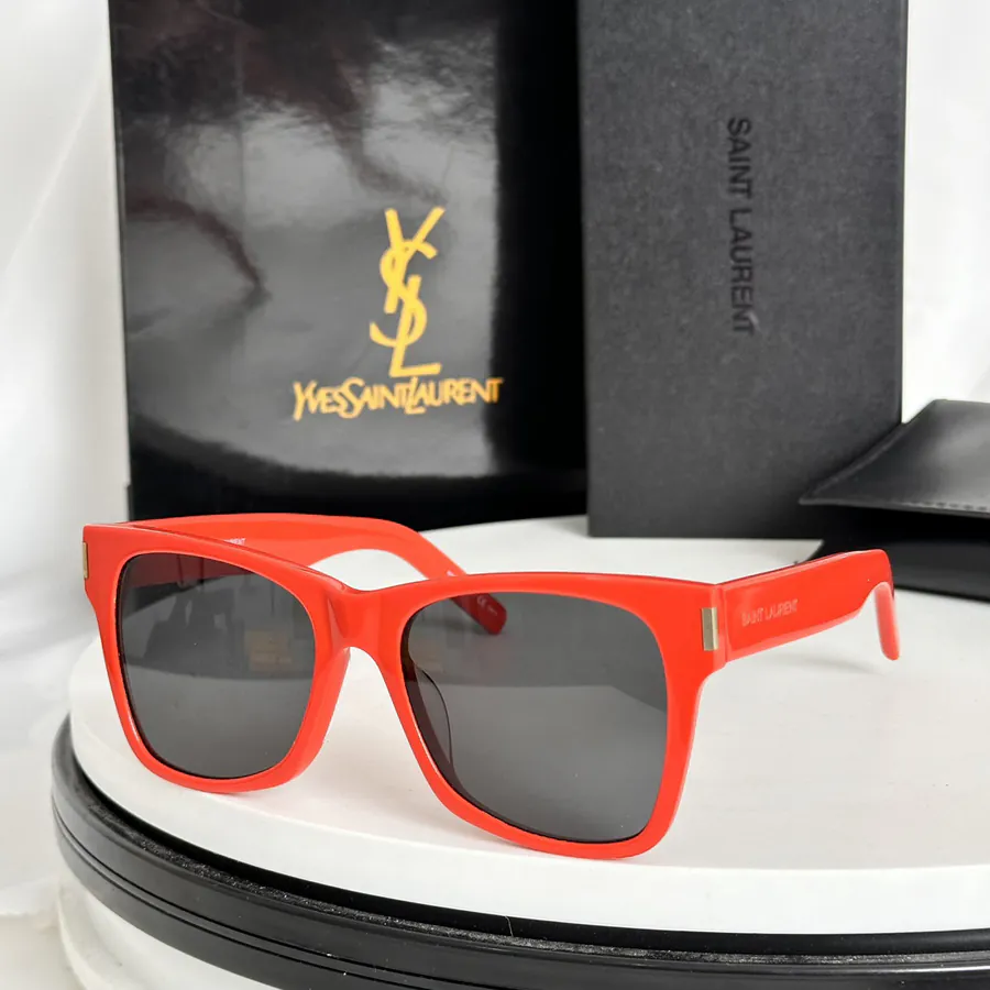 SAINT LAUREN SL556 Sleek and Modern Design