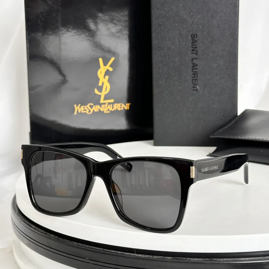 SAINT LAUREN SL556 Sleek and Modern Design