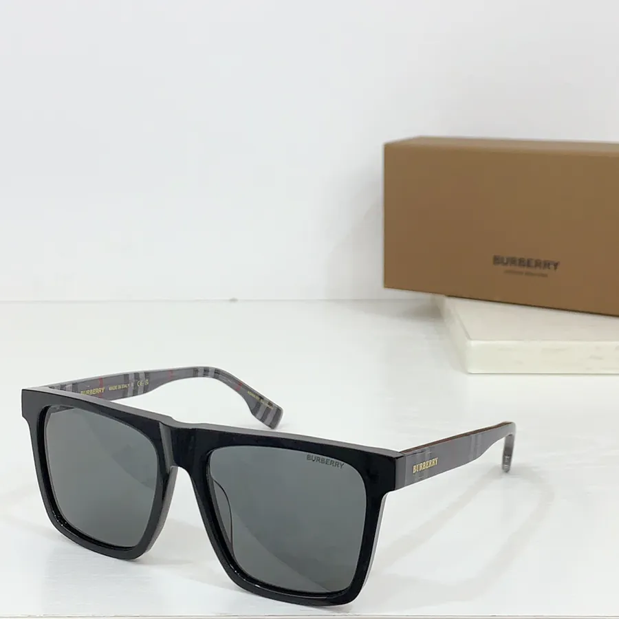 P95 Burberr* Barbour Square Sunglasses