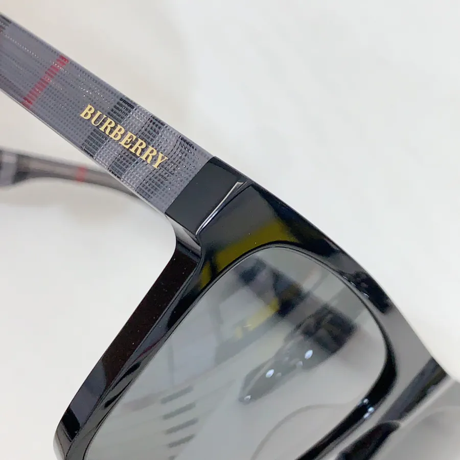 P95 Burberr* Barbour Square Sunglasses
