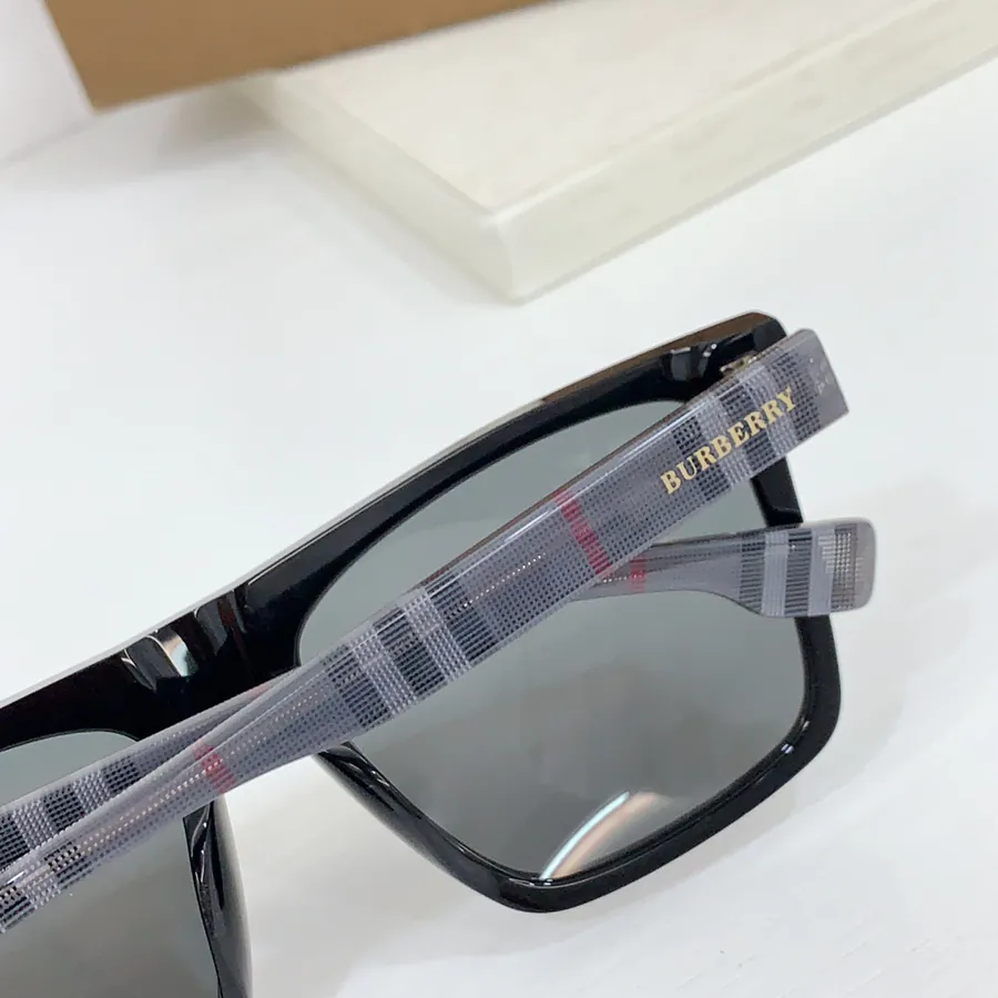 P95 Burberr* Barbour Square Sunglasses