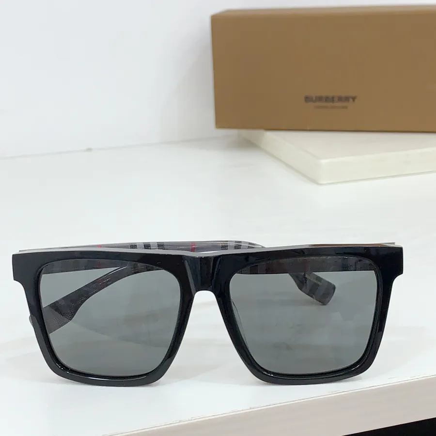 P95 Burberr* Barbour Square Sunglasses