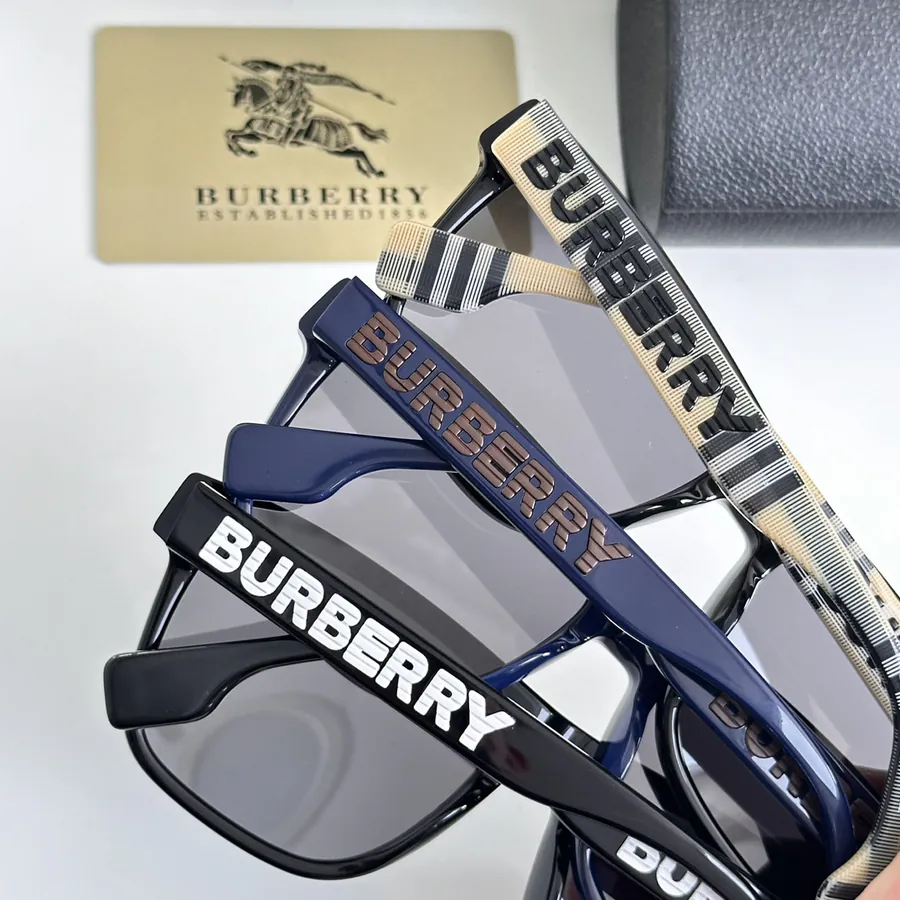 Burberr* BE 4402U Bucket Bag