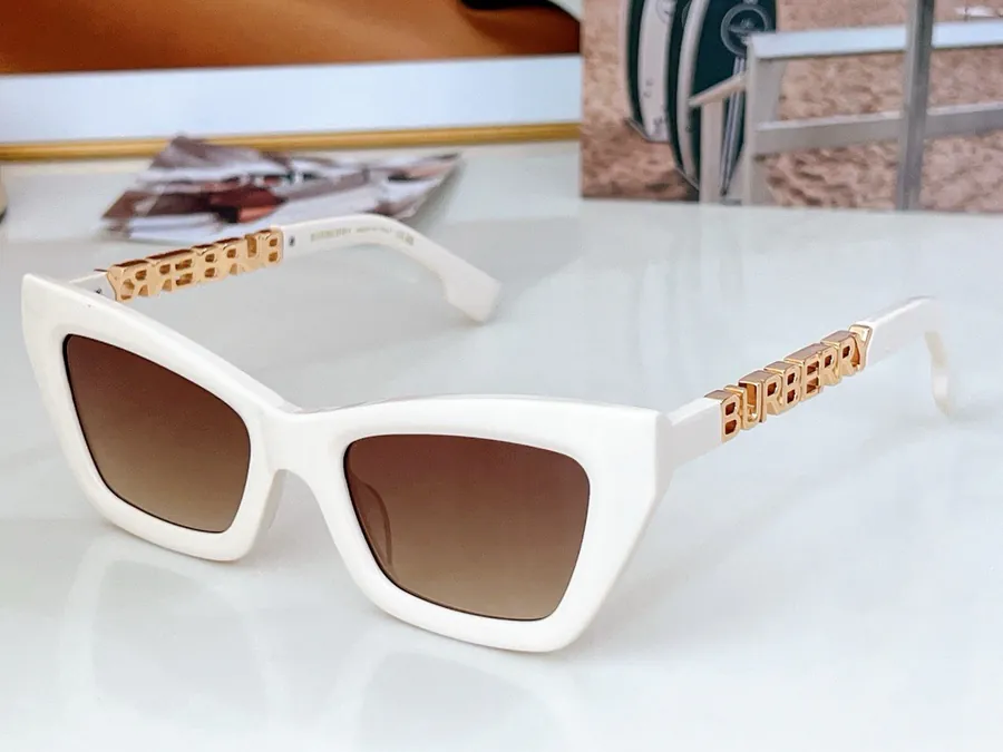 Burberr P135