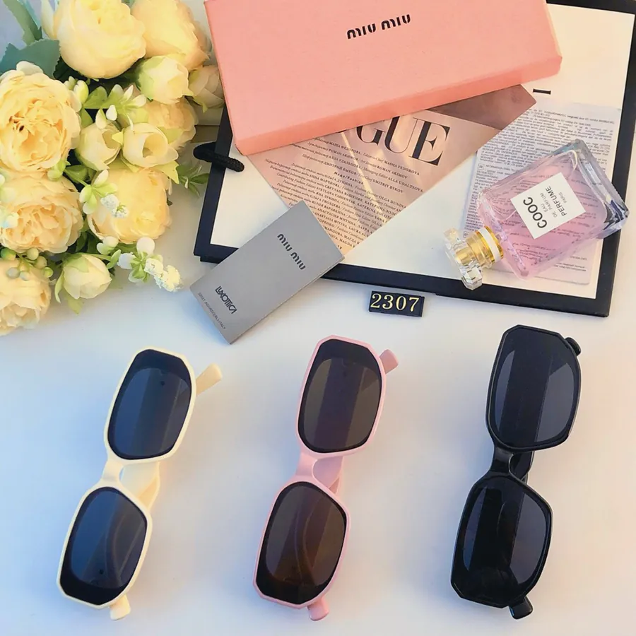 P75 2024 New Black Narrow Frame Sunglasses with Large Metal Letter Temple