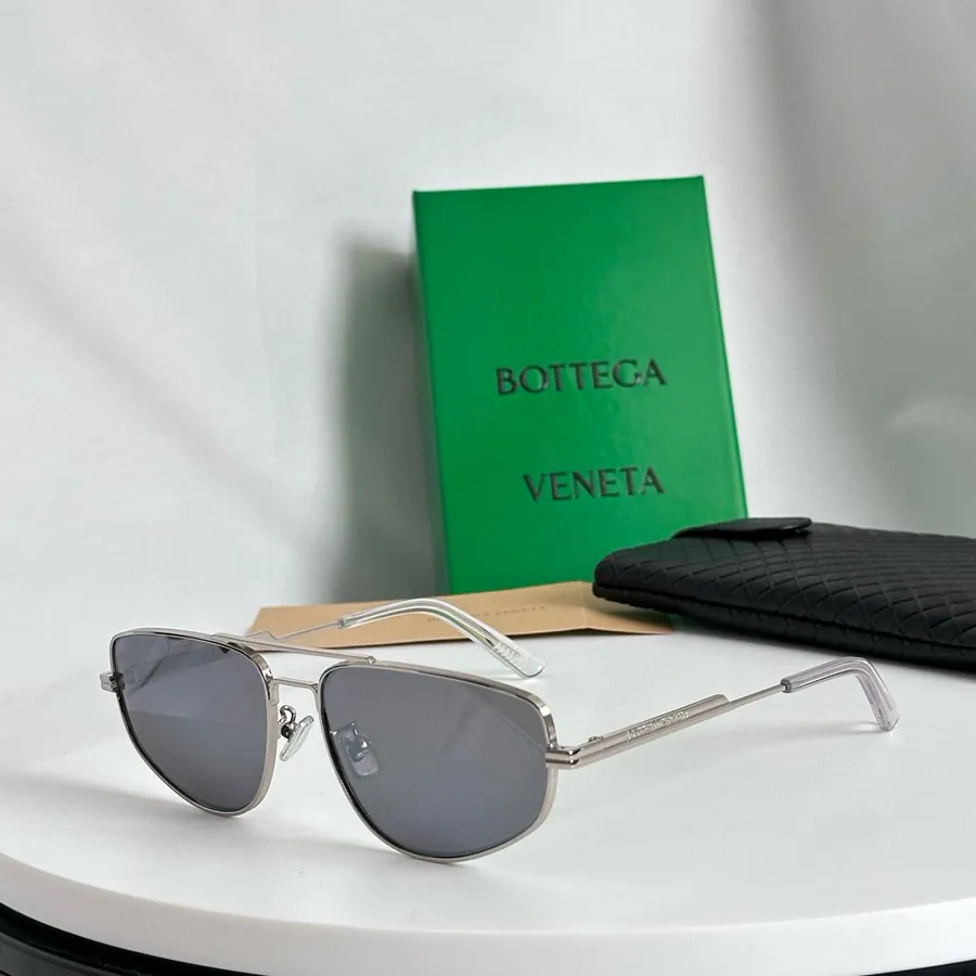 BOTTEGA VENET Bucket Bag in Grained Calfskin