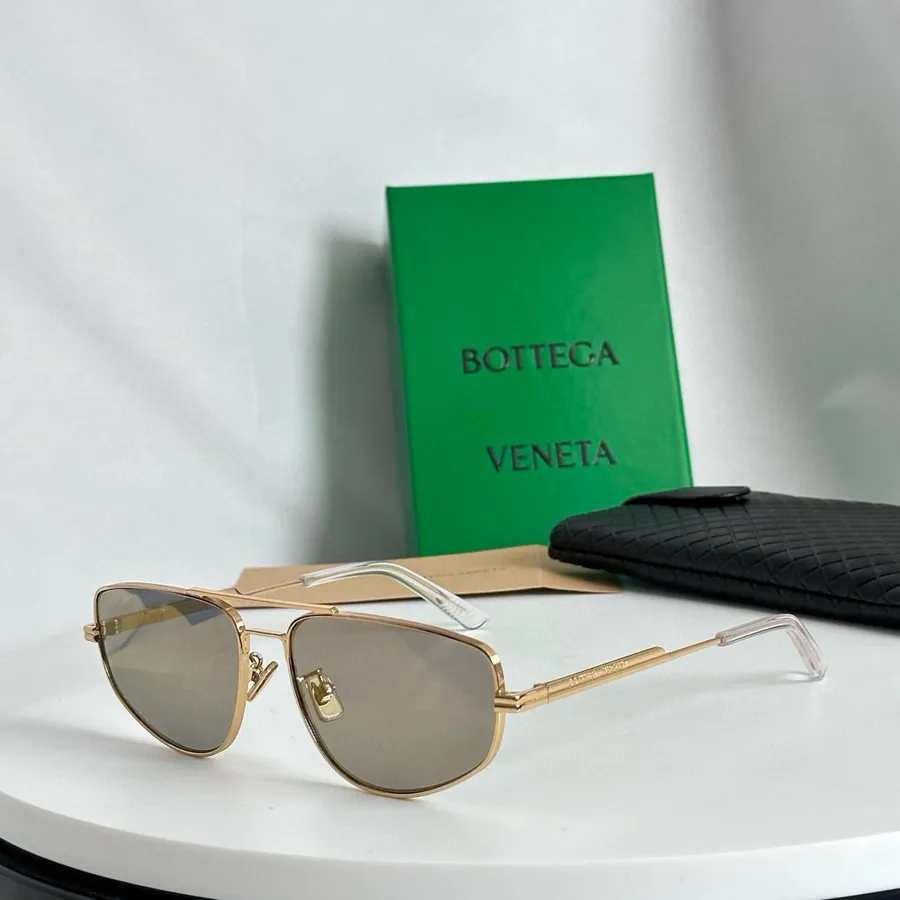 BOTTEGA VENET Bucket Bag in Grained Calfskin