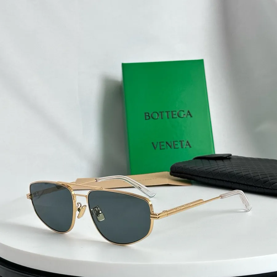 BOTTEGA VENET Bucket Bag in Grained Calfskin