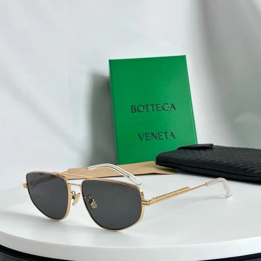 BOTTEGA VENET Bucket Bag in Grained Calfskin