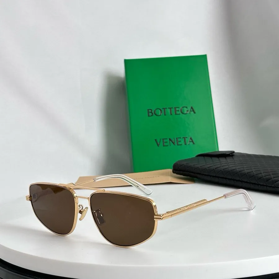 BOTTEGA VENET Bucket Bag in Grained Calfskin