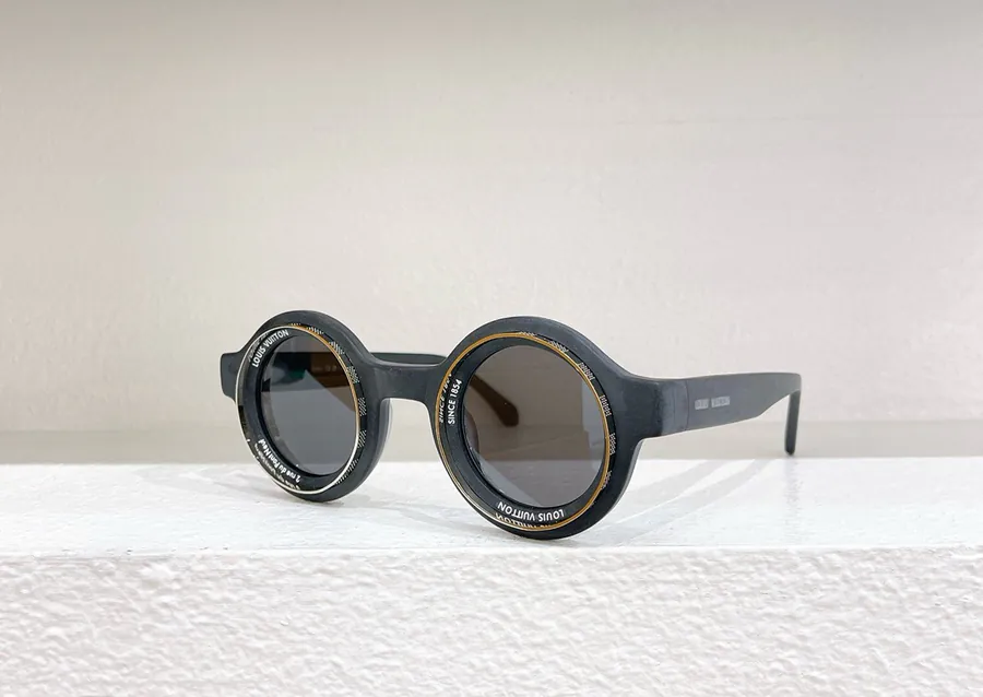 Louis Vuitto Z2386U 43cm x 35cm x 140cm