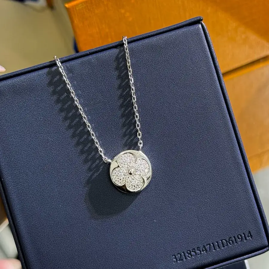 Lujia New Collection Four Leaf Clover Embellished Leather Key Necklace