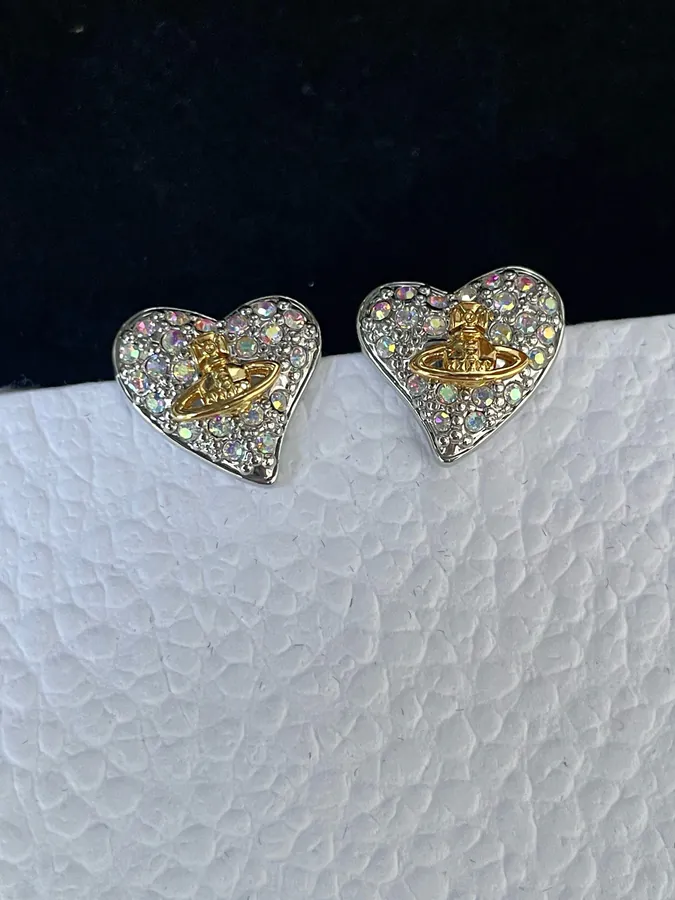 P65 Vivi Heart Ear Studs Elegant and Trendy