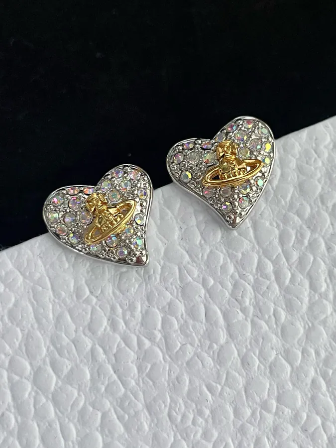 P65 Vivi Heart Ear Studs Elegant and Trendy