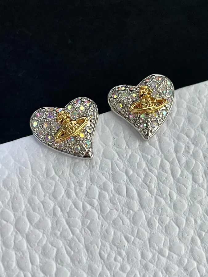P65 Vivi Heart Ear Studs Elegant and Trendy