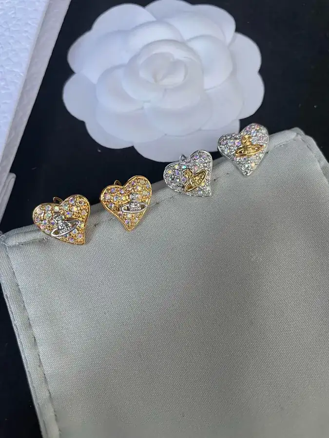 P65 Vivi Heart Ear Studs Elegant and Trendy