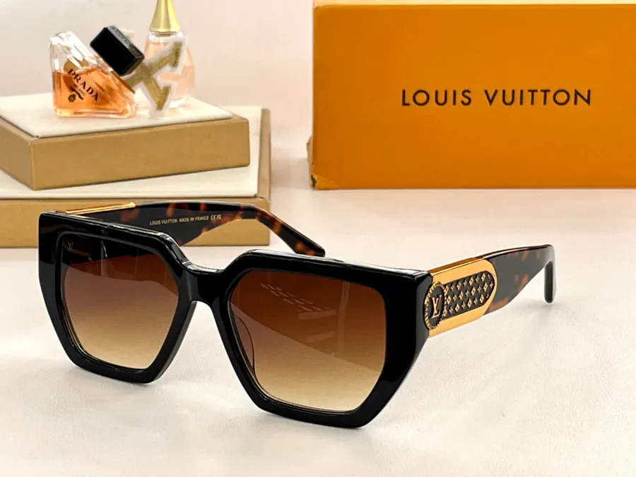 Louis Vuitto* Bucket Bag