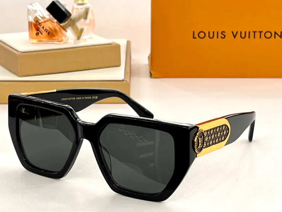 Louis Vuitto* Bucket Bag