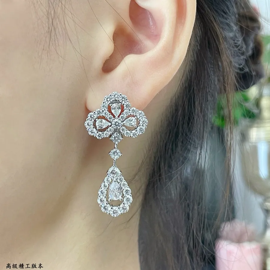HW Sea Ray Winston Diamond Stud Earrings