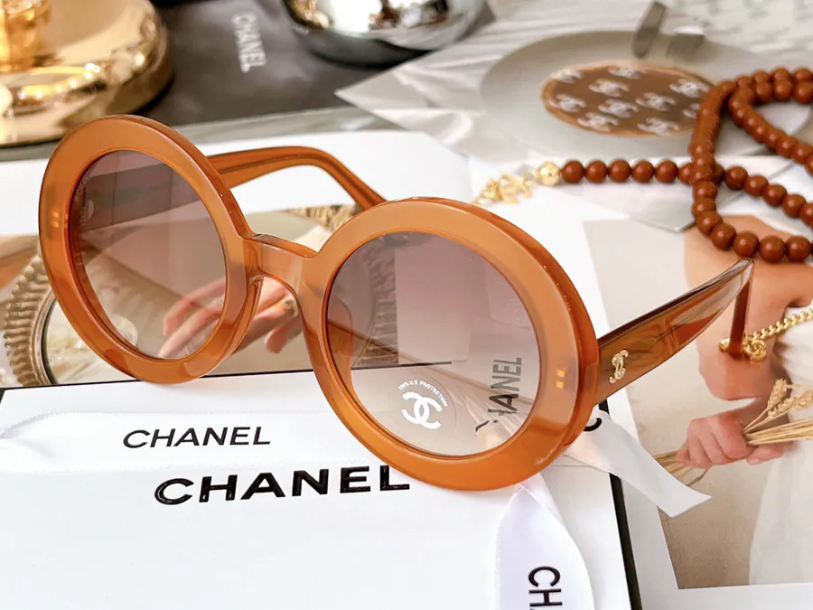 CHANEL Original Color Oversized Chain Handle Sunglasses