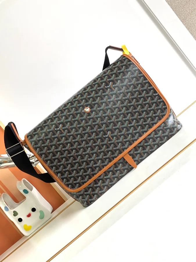 IEN Messenger Bag with A4 Capacity