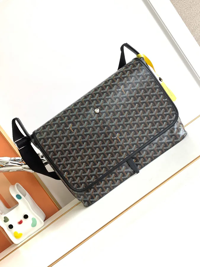 IEN Messenger Bag with A4 Capacity