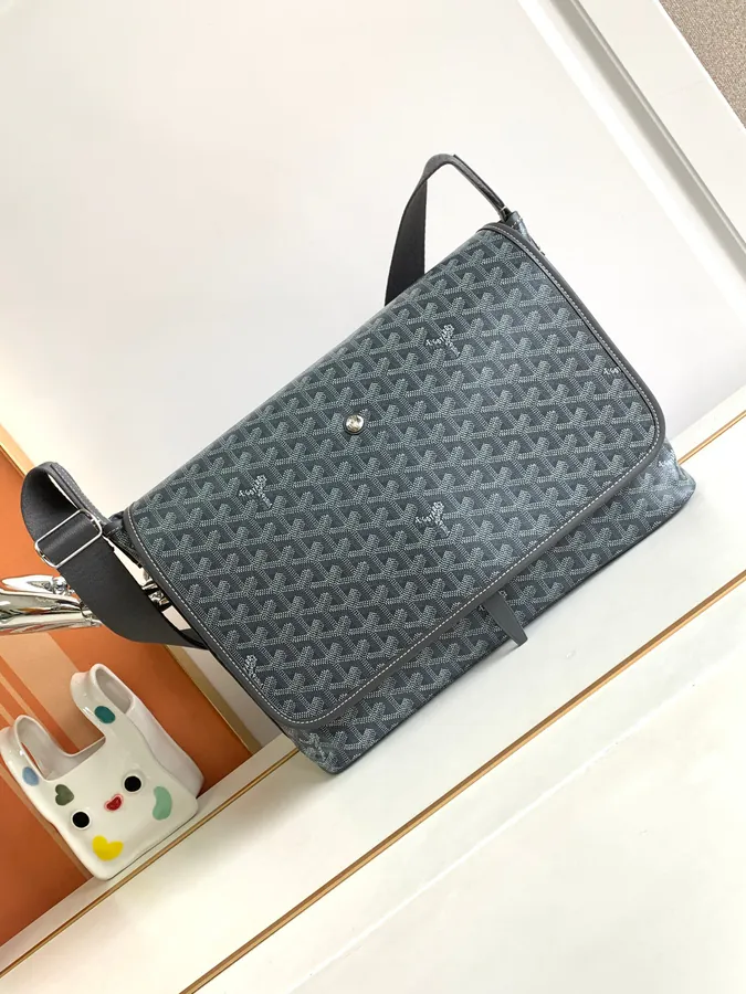 IEN Messenger Bag with A4 Capacity