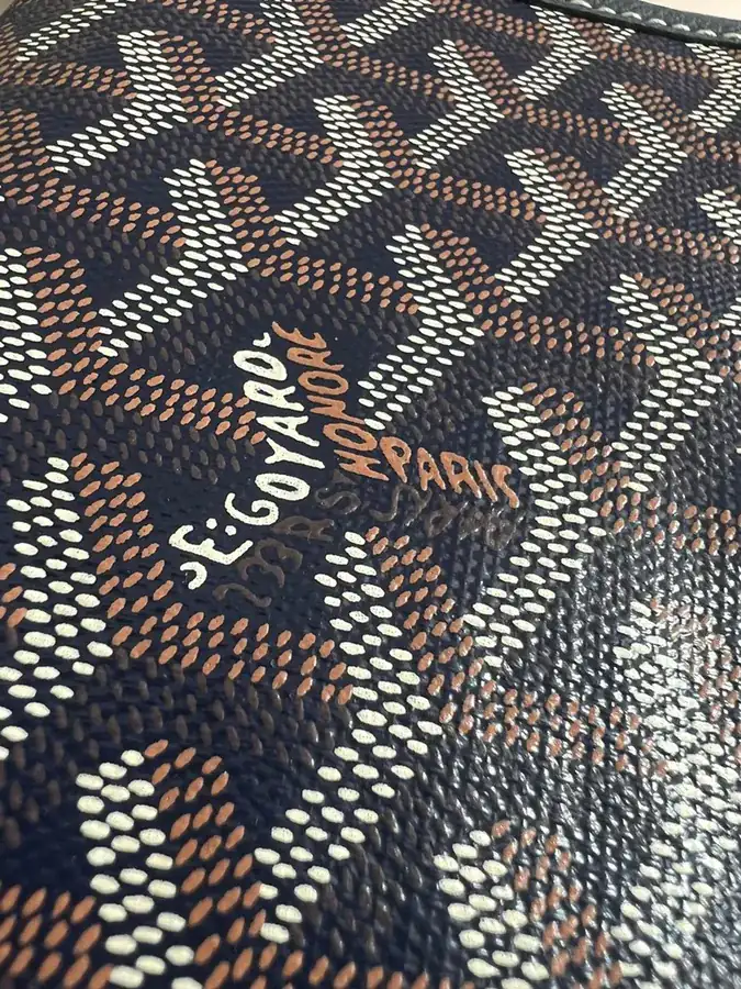 Goyard Envelope Bag Premium Italian Calfskin, Adjustable Strap, Versatile Carry