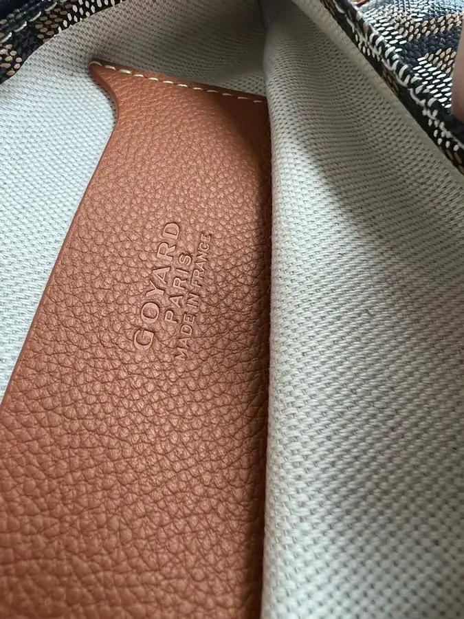 Goyard Envelope Bag Premium Italian Calfskin, Adjustable Strap, Daily Use