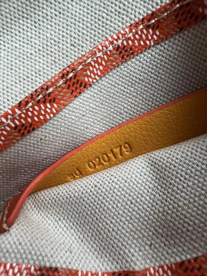 Goyard Envelope Bag Premium Italian Calfskin, Adjustable Strap, Versatile Carry