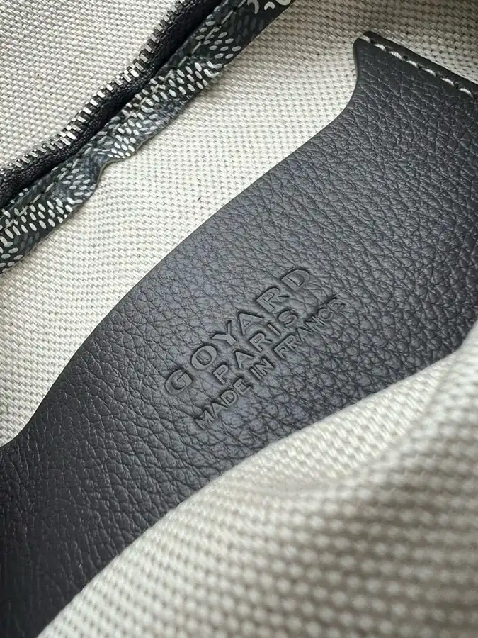 Goyard Envelope Bag Premium Italian Calfskin, Lightweight and Versatile