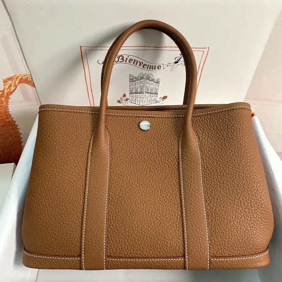 P950 Garden Party Bucket Bag with Grained Calfskin