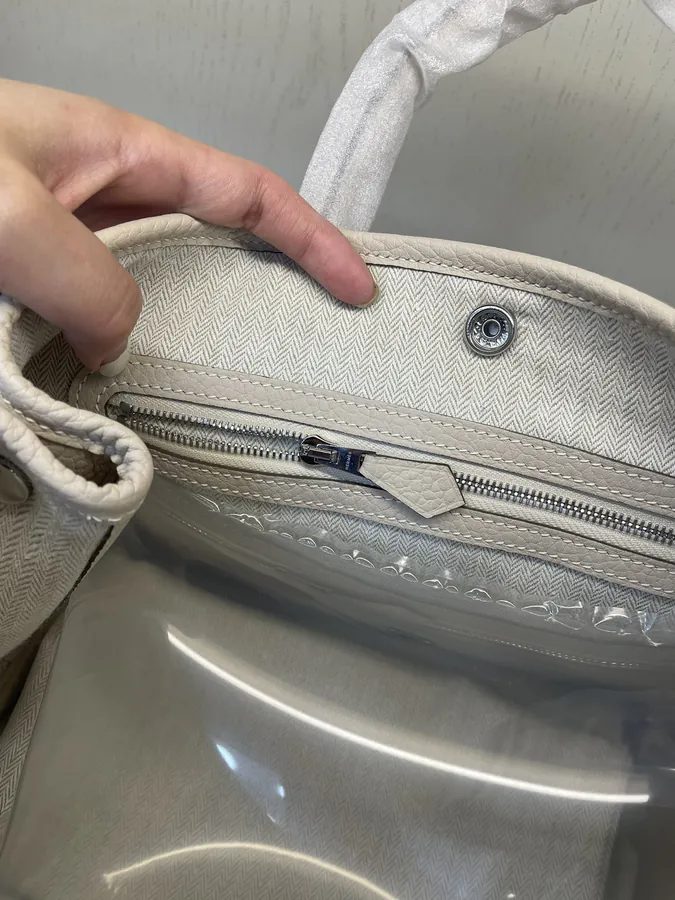 P950 Garden Lemonade White Bucket Bag