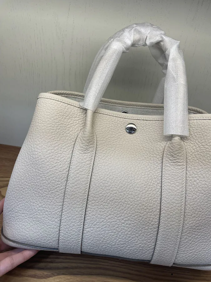 P950 Garden Lemonade White Bucket Bag