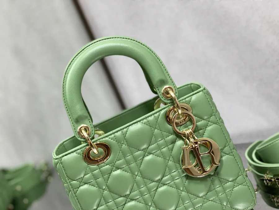 P700 Lady Four Compartment Grained Calfskin