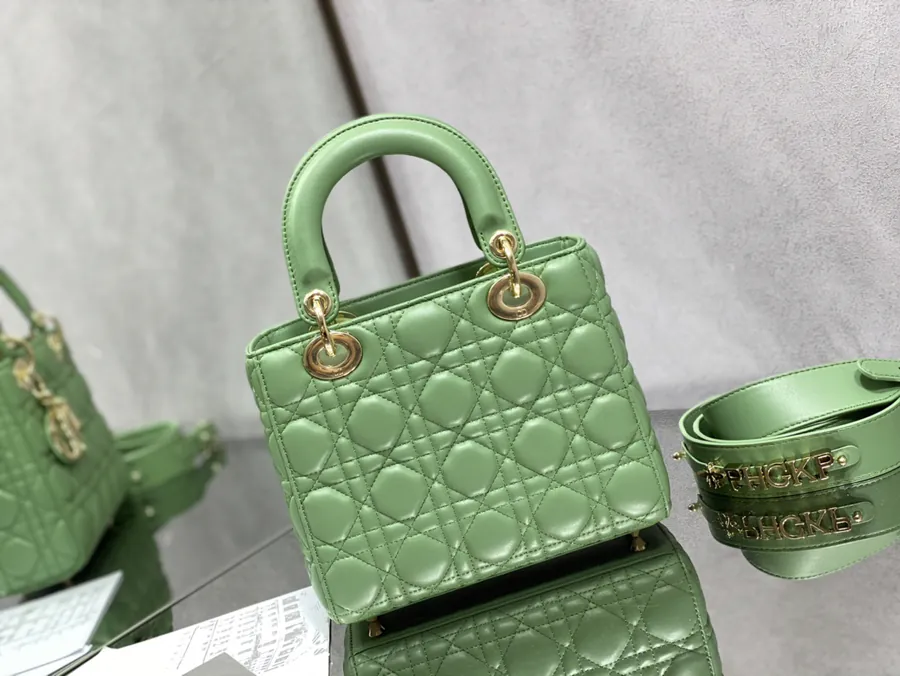 P700 Lady Four Compartment Grained Calfskin