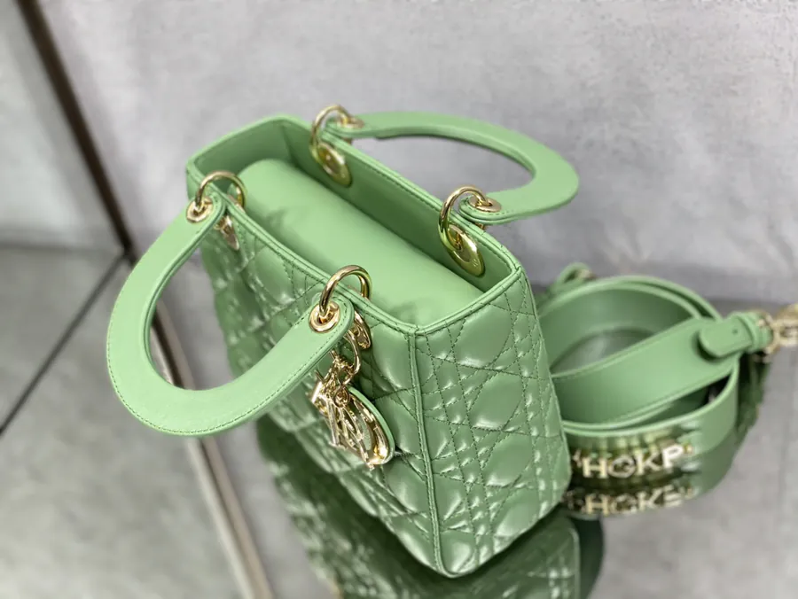 P700 Lady Four Compartment Grained Calfskin