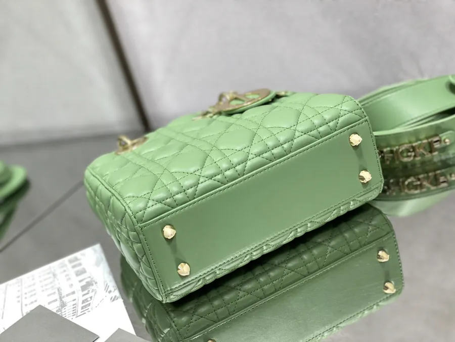 P700 Lady Four Compartment Grained Calfskin