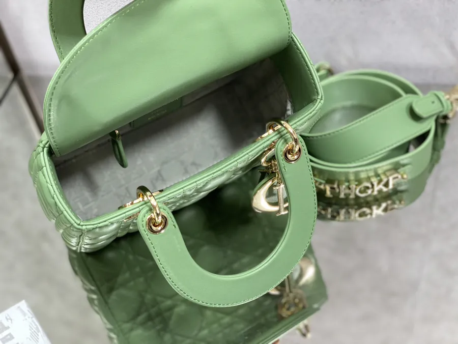 P700 Lady Four Compartment Grained Calfskin