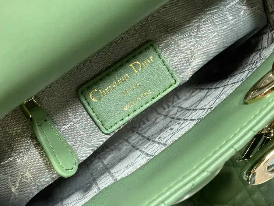 P700 Lady Four Compartment Grained Calfskin