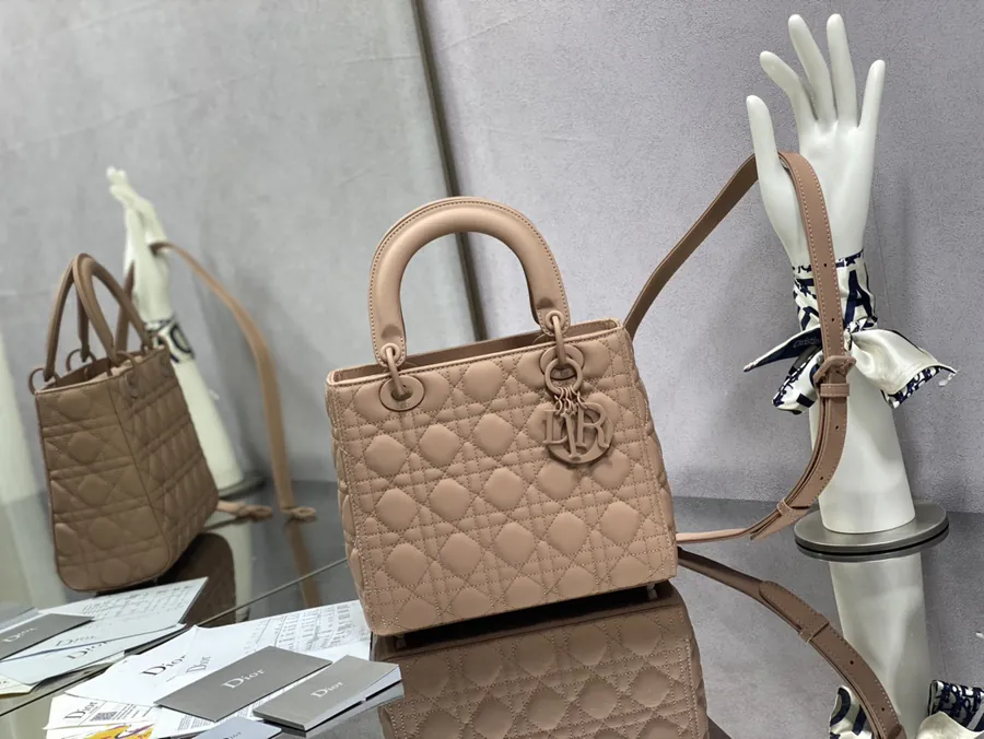 P750 Lady Five Compartment Grained Leather Nude Pink