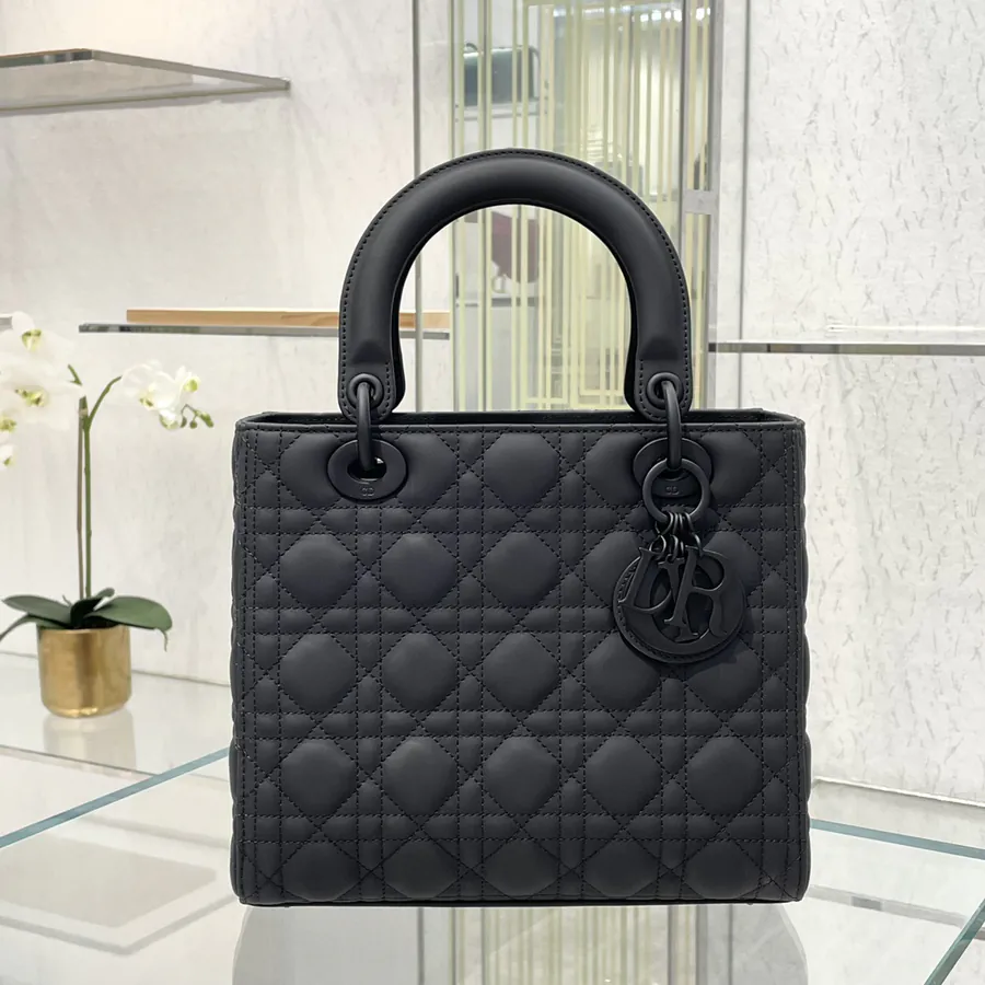 P750 Premium Quality Bucket Bag with Cannage Trim