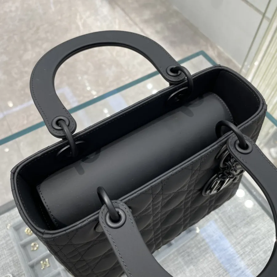 P750 Premium Quality Bucket Bag with Cannage Trim